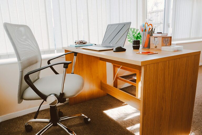 Desk Setup Tips for Focus and Comfort